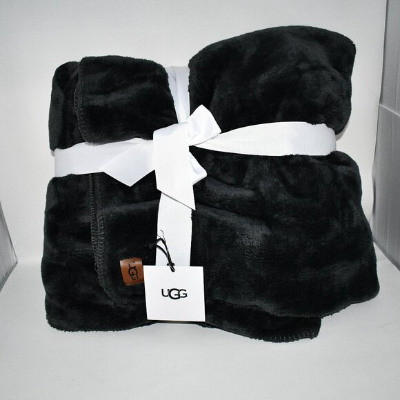 UGG Other - UGG Whitecap Plush Throw Blanket – Fleece Lightweight Soft Cozy Throw in Shadow